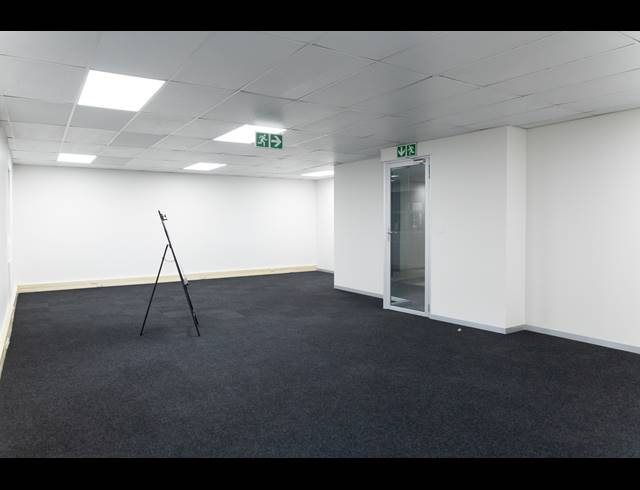 88M² OFFICE TO LET IN VORNA VALLEY